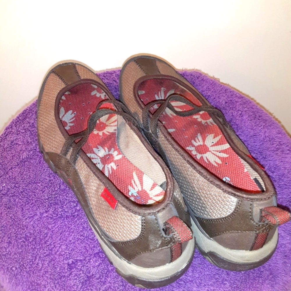 AD719 Sketchers. Comfhy.